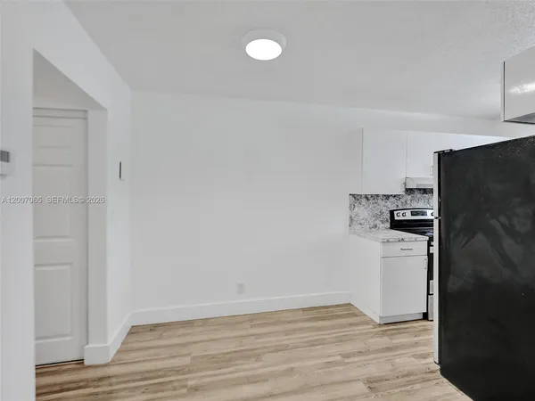 $1,875 | 114 Southeast 8th Street, Unit 102, Hallandale Beach, FL 33009