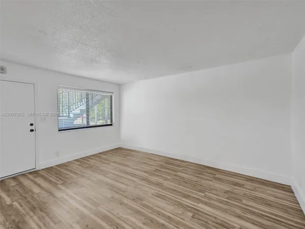 $1,875 | 114 Southeast 8th Street, Unit 102, Hallandale Beach, FL 33009