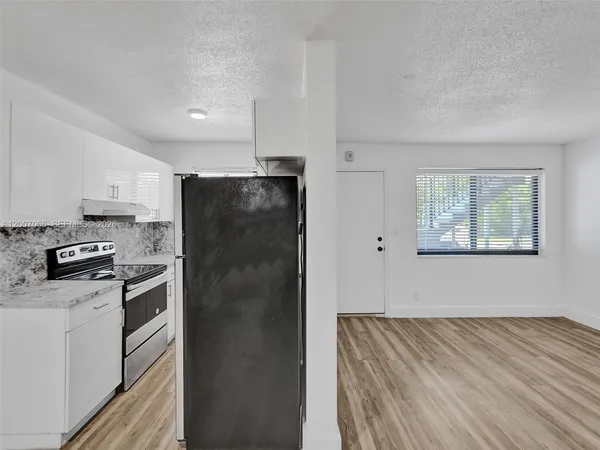 $1,875 | 114 Southeast 8th Street, Unit 102, Hallandale Beach, FL 33009