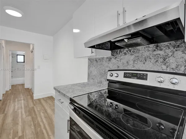 $1,875 | 114 Southeast 8th Street, Unit 102, Hallandale Beach, FL 33009