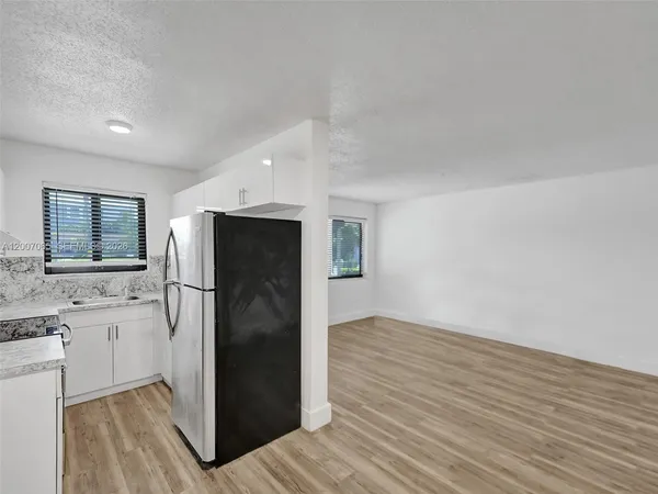 $1,875 | 114 Southeast 8th Street, Unit 102, Hallandale Beach, FL 33009