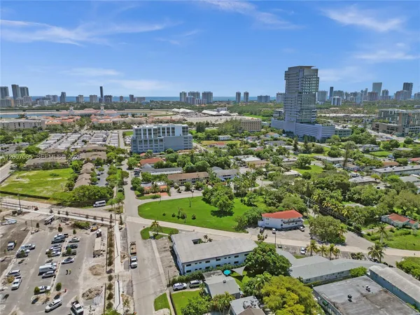$1,875 | 114 Southeast 8th Street, Unit 102, Hallandale Beach, FL 33009