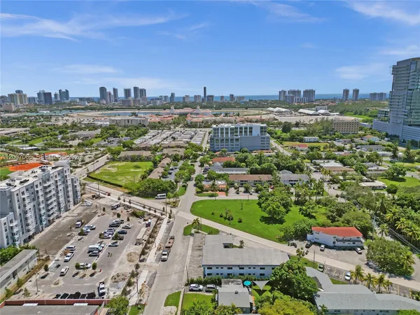 $1,875 | 114 Southeast 8th Street, Unit 102, Hallandale Beach, FL 33009