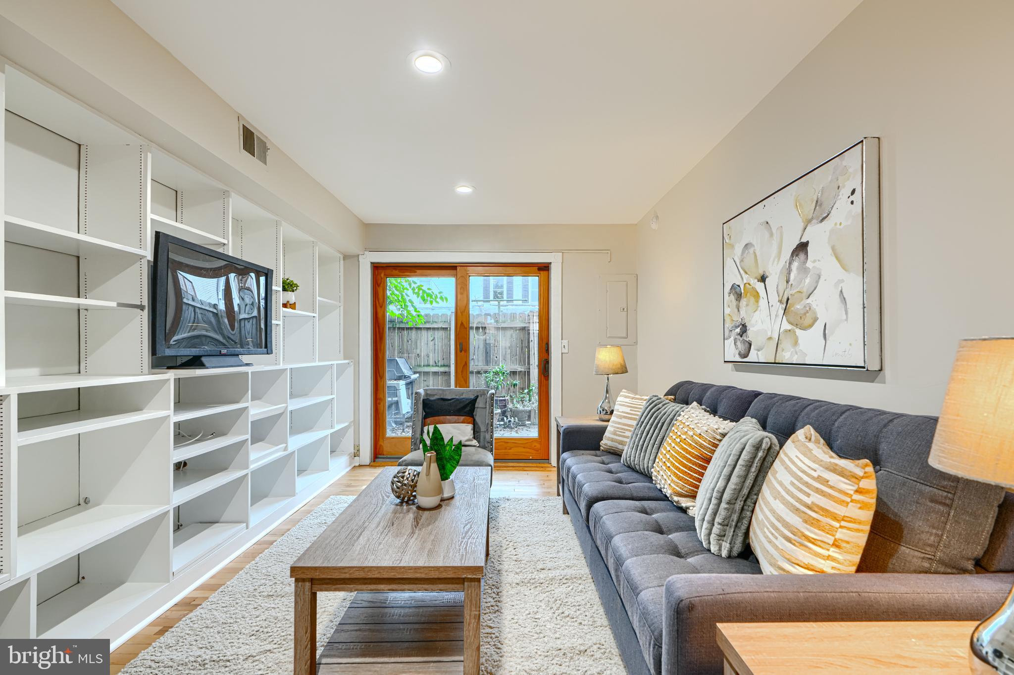 417 Grindall Street Baltimore, MD 21230 - Photo 13 of 37 a living room with furniture and a window