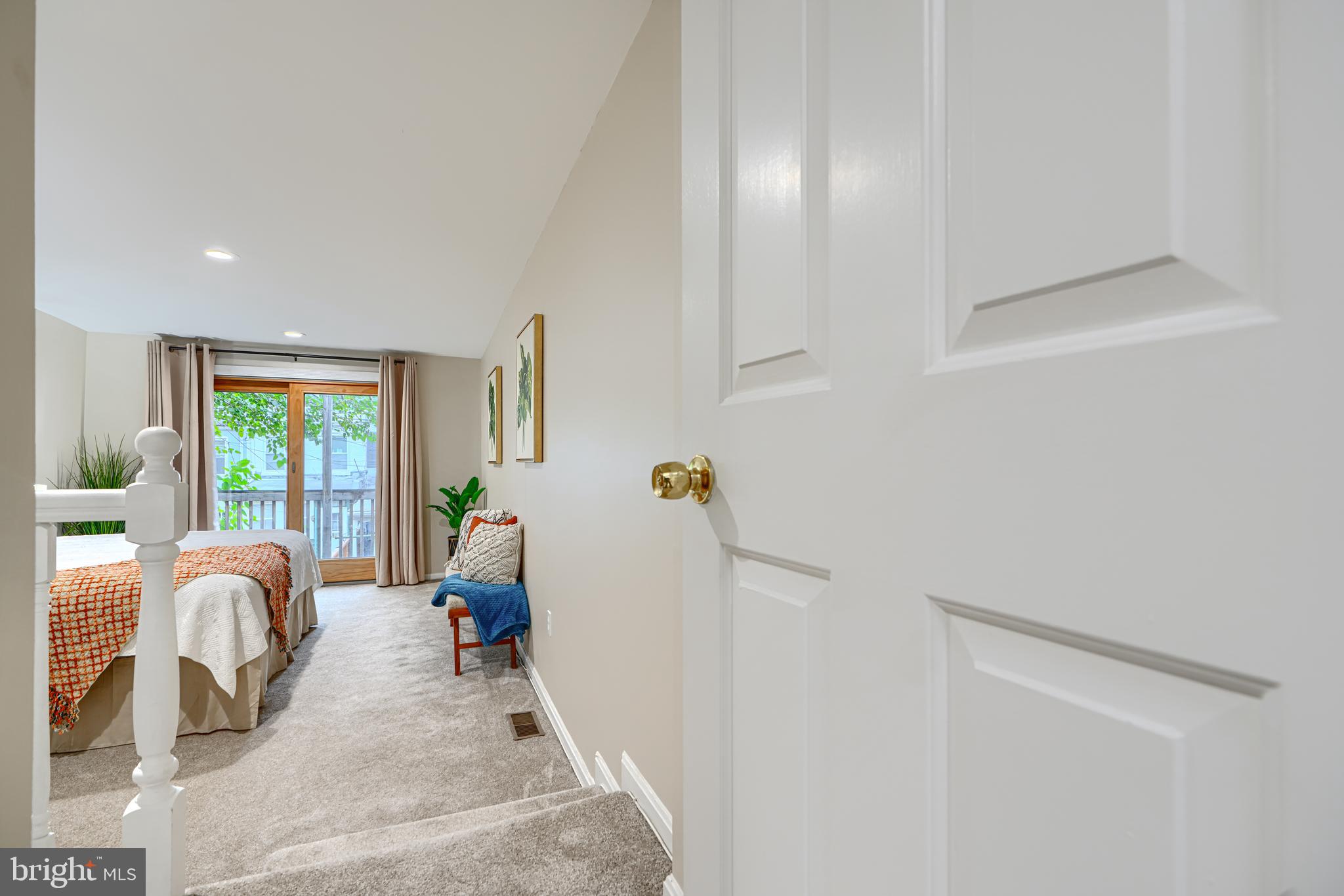 417 Grindall Street Baltimore, MD 21230 - Photo 27 of 37 a living room with furniture and a window