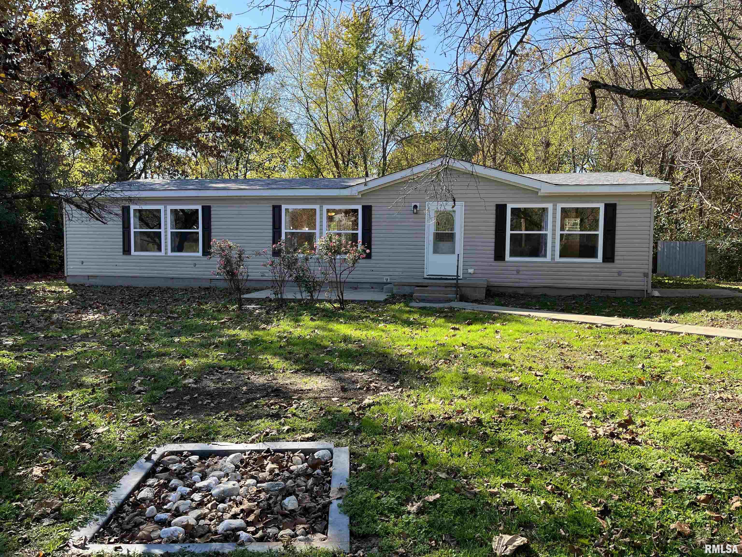 1817 Pershing Road West Frankfort, IL 62896 - Photo 1 of 23 Gallery Image 1