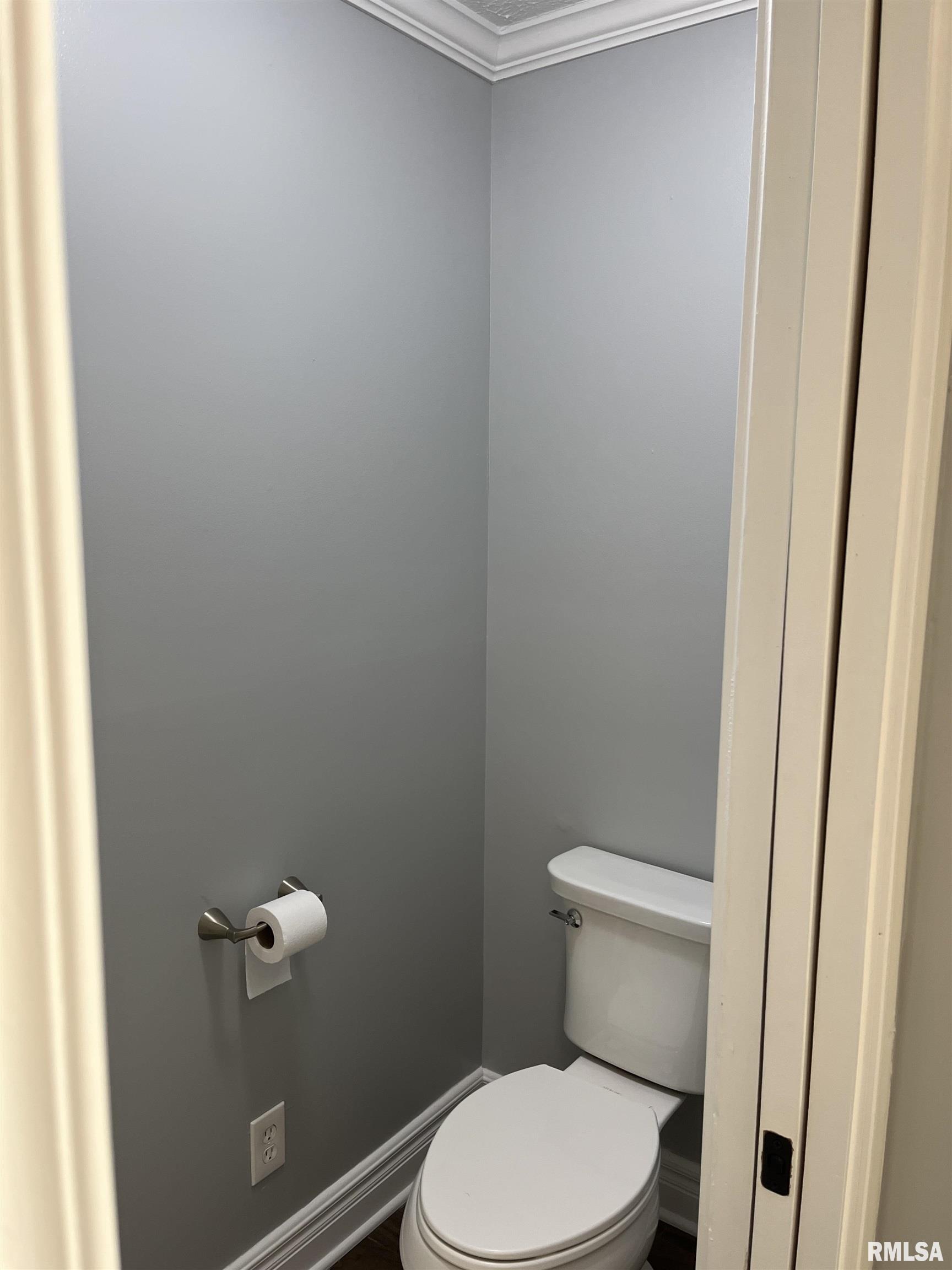 1817 Pershing Road West Frankfort, IL 62896 - Photo 11 of 23 Gallery Image 11