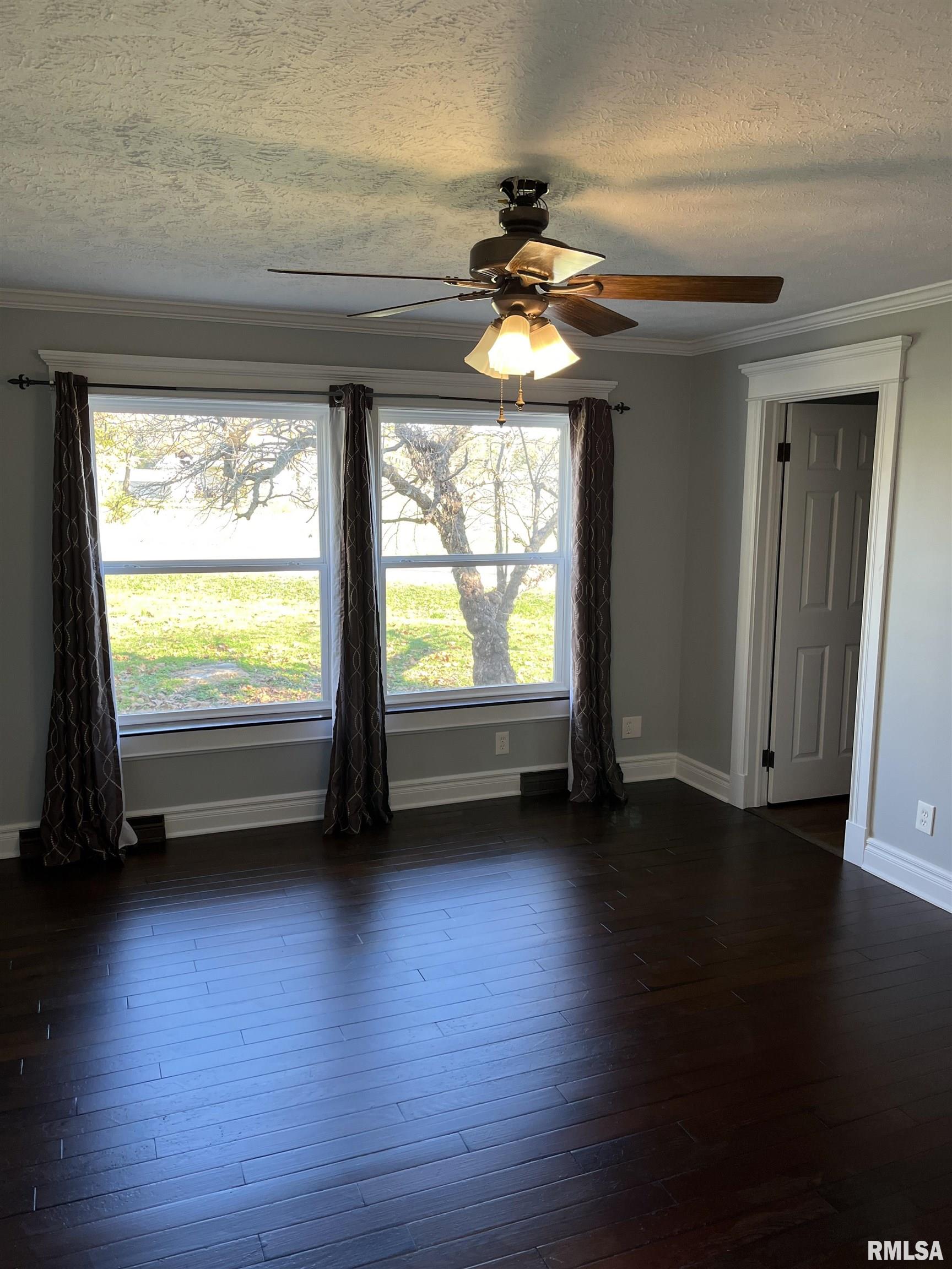 1817 Pershing Road West Frankfort, IL 62896 - Photo 4 of 23 Gallery Image 4