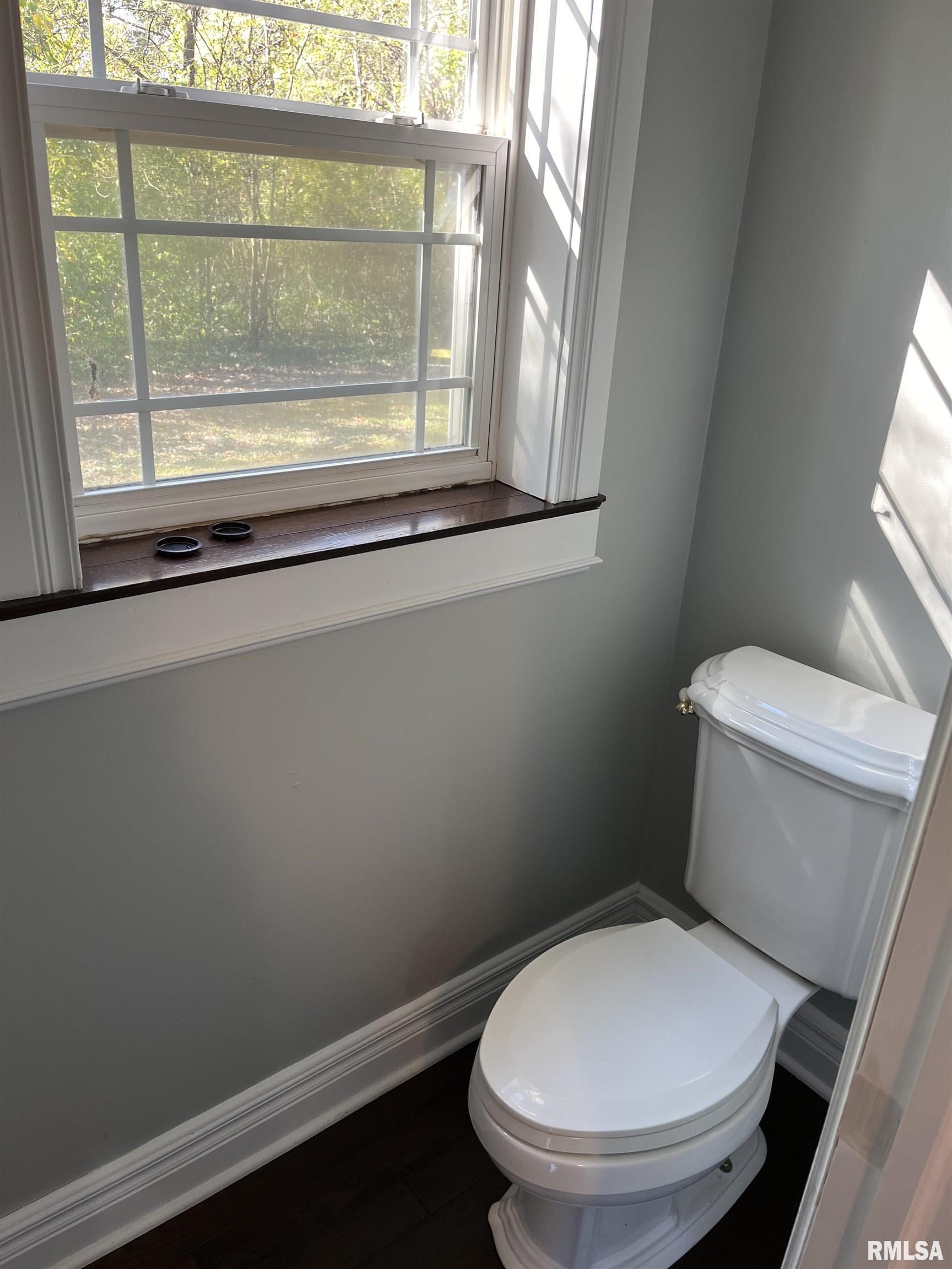 1817 Pershing Road West Frankfort, IL 62896 - Photo 5 of 23 Gallery Image 5