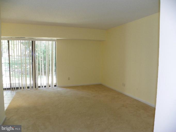 2255 Castle Rock Square, Unit 2B Reston, VA 20191 - Photo 9 of 14 Living Room