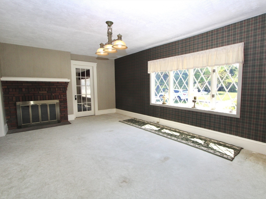 25 Rollinson Road Worcester, MA 01606 - Photo 4 of 29 Gallery Image 4