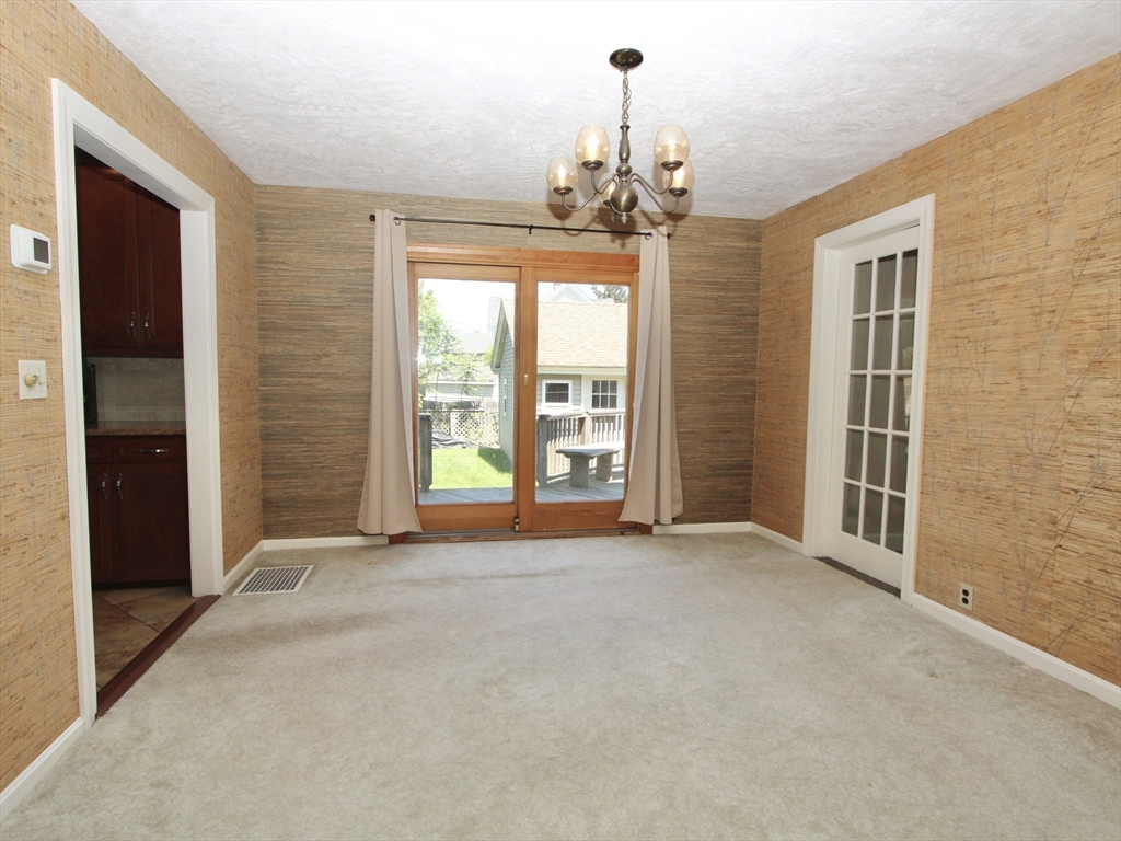 25 Rollinson Road Worcester, MA 01606 - Photo 5 of 29 Gallery Image 5