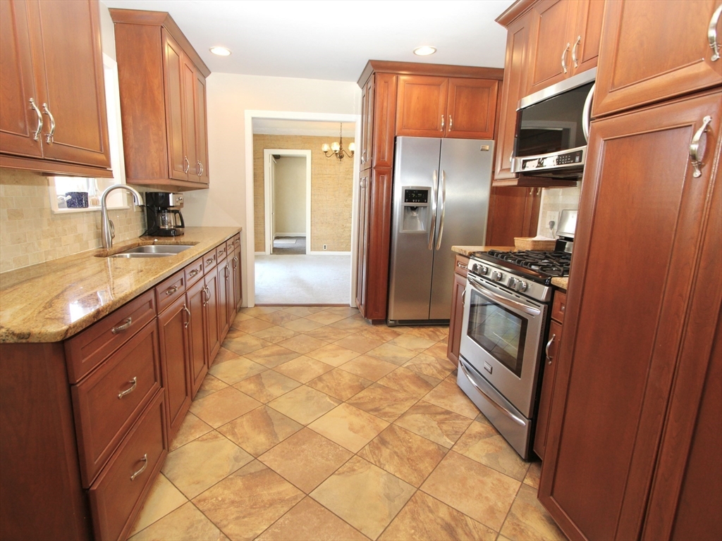 25 Rollinson Road Worcester, MA 01606 - Photo 6 of 29 Gallery Image 6