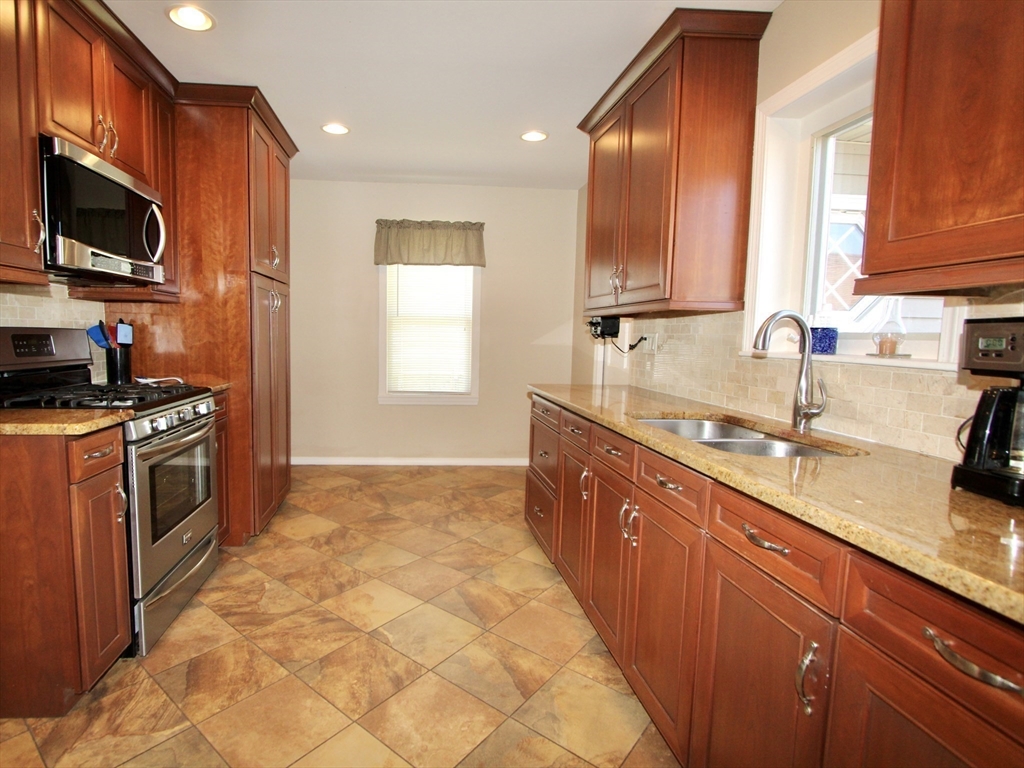 25 Rollinson Road Worcester, MA 01606 - Photo 10 of 29 Gallery Image 10