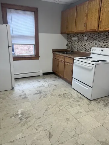 $1,700 | 13 West Quincy Street, Unit 2R, Westmont, IL 60559