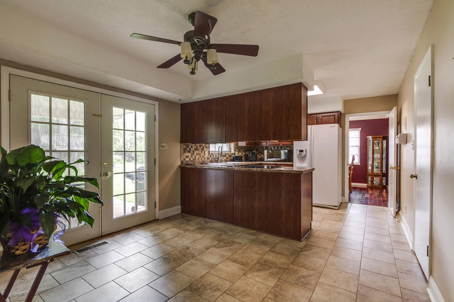 1004 Roderick Road Knoxville, TN 37923 - Photo 12 of 36 Large Eat-in Kitchen
