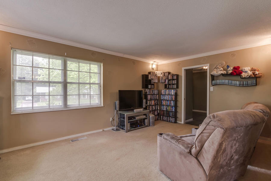 1004 Roderick Road Knoxville, TN 37923 - Photo 18 of 36 Living Room