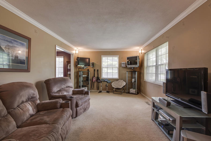 1004 Roderick Road Knoxville, TN 37923 - Photo 19 of 36 Living Room