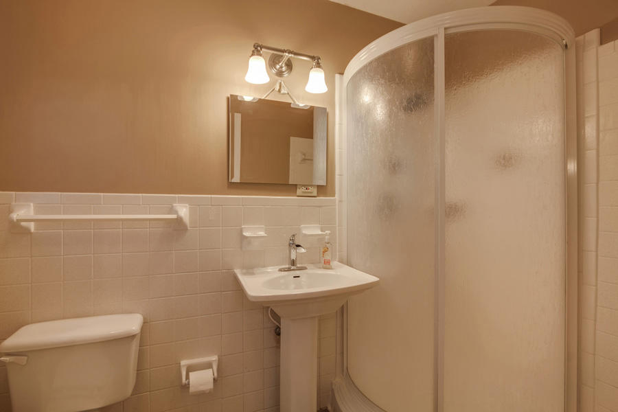 1004 Roderick Road Knoxville, TN 37923 - Photo 24 of 36 Master Bath