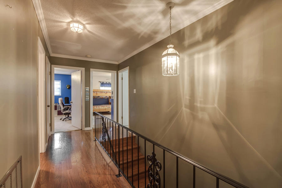 1004 Roderick Road Knoxville, TN 37923 - Photo 26 of 36 Upstairs Hallway
