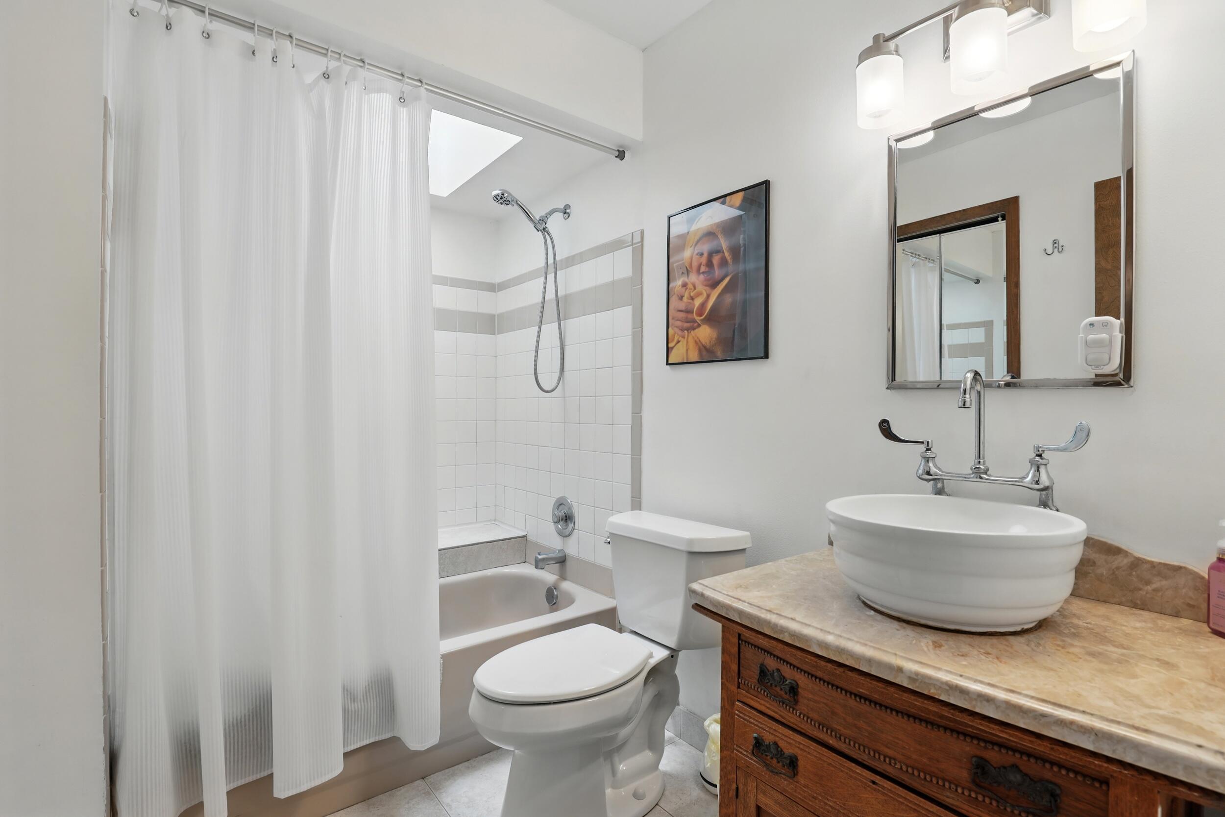 5183 Beechwood Road Delray Beach, FL 33484 - Photo 34 of 48 Guest Bathroom