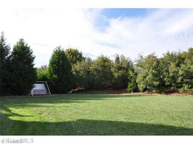 7064 Harperglen Road Clemmons, NC 27012 - Photo 2 of 16 Landscaping.