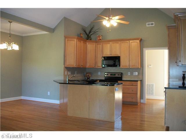 7064 Harperglen Road Clemmons, NC 27012 - Photo 4 of 16 Kitchen.
