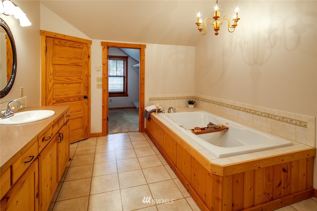 6570 North Star Road Ferndale, WA 98248 - Photo 17 of 39 a bathroom with a tub sink and mirror