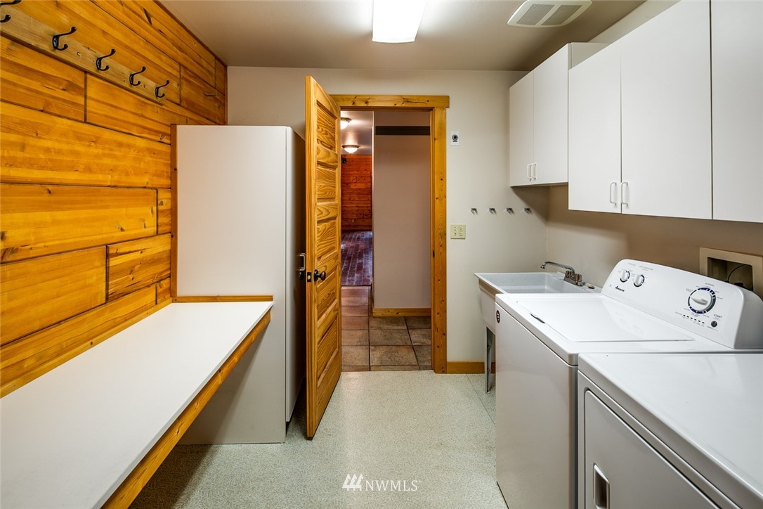 6570 North Star Road Ferndale, WA 98248 - Photo 28 of 39 a utility room with dryer and washer