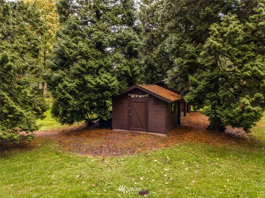 6570 North Star Road Ferndale, WA 98248 - Photo 35 of 39 a backyard of a house