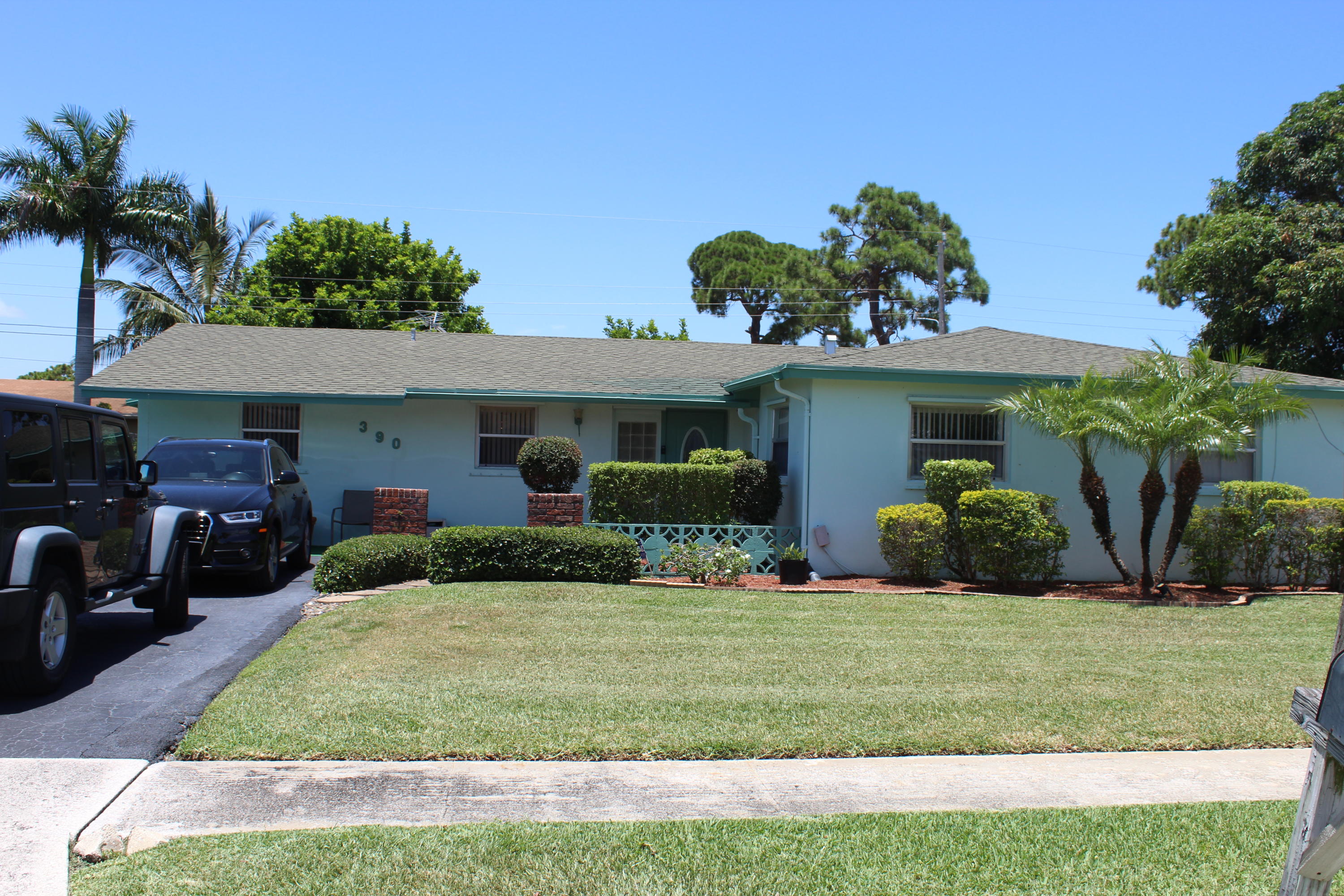 390 West 33rd Street Riviera Beach, FL 33404 - Photo 1 of 27 IMG_4267