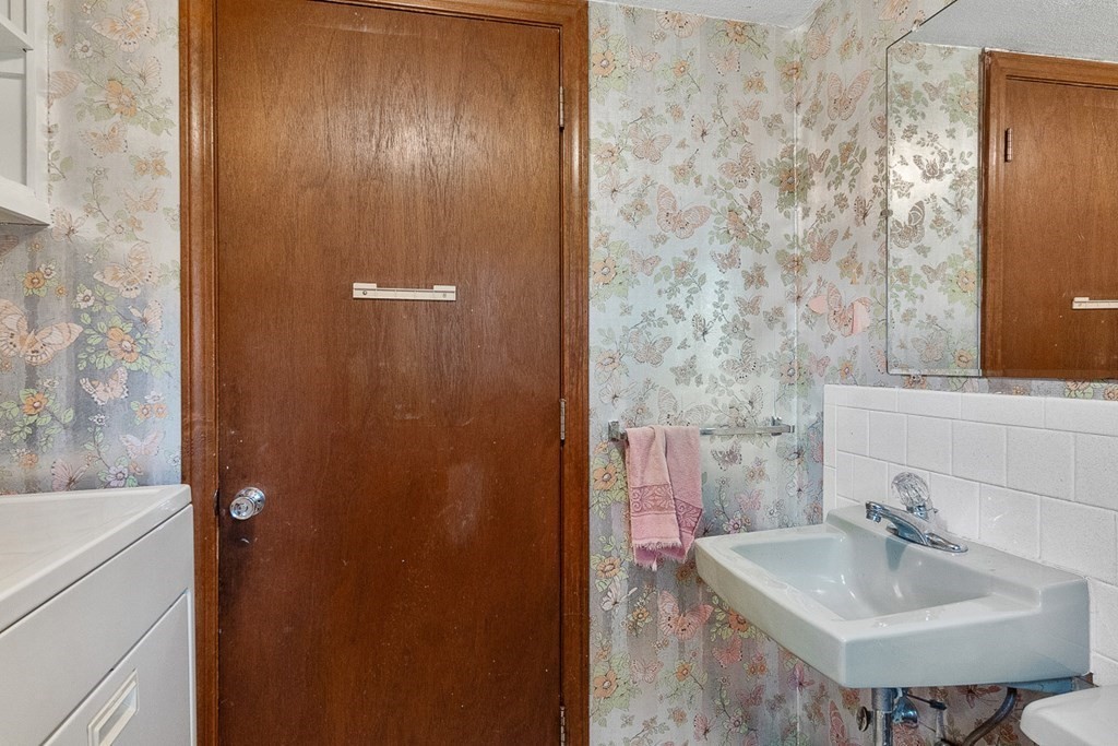 36 Minuteman Road Acton, MA 01720 - Photo 8 of 38 Gallery Image 8