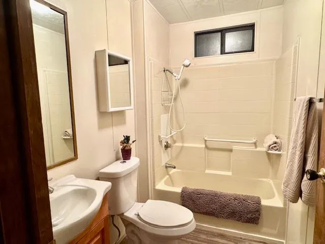 a view of livingroom with washer and dryer