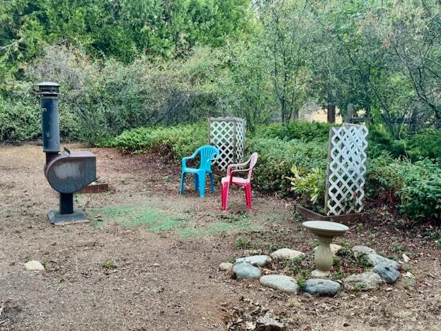 a view of a house with backyard and sitting area