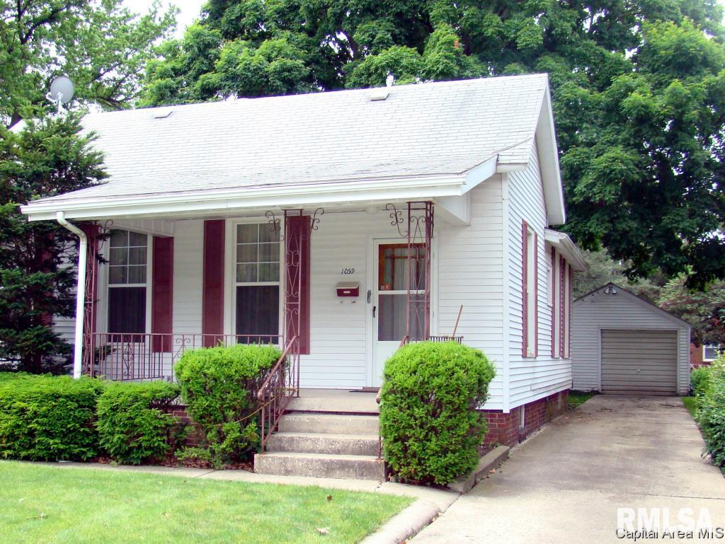 1059 North Walnut Street Springfield, IL 62702 - Photo 1 of 22