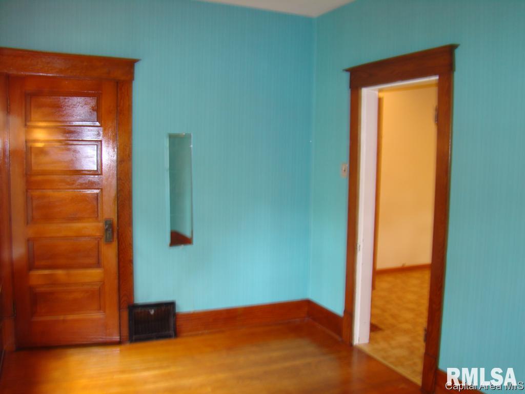 1059 North Walnut Street Springfield, IL 62702 - Photo 12 of 22