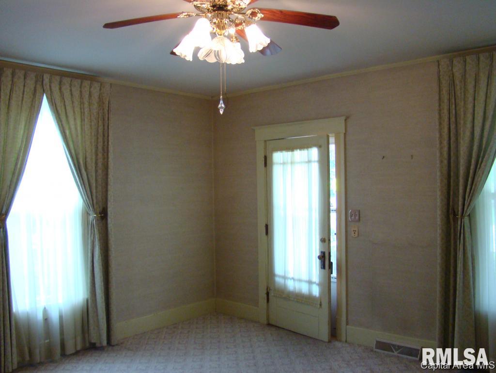1059 North Walnut Street Springfield, IL 62702 - Photo 2 of 22
