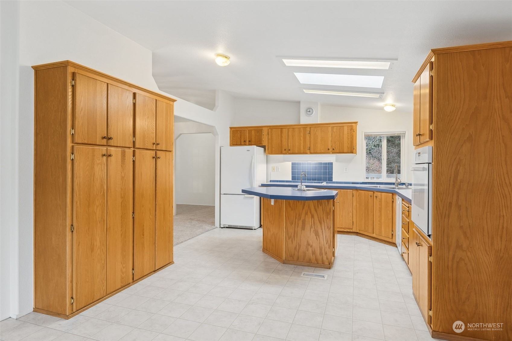 7420 Rainier Road Southeast Olympia, WA 98513 - Photo 11 of 30 Gallery Image 11
