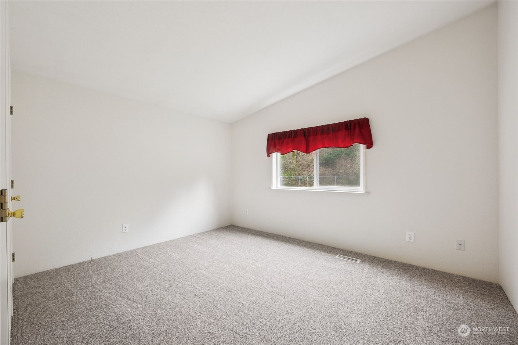 7420 Rainier Road Southeast Olympia, WA 98513 - Photo 19 of 30 Gallery Image 19