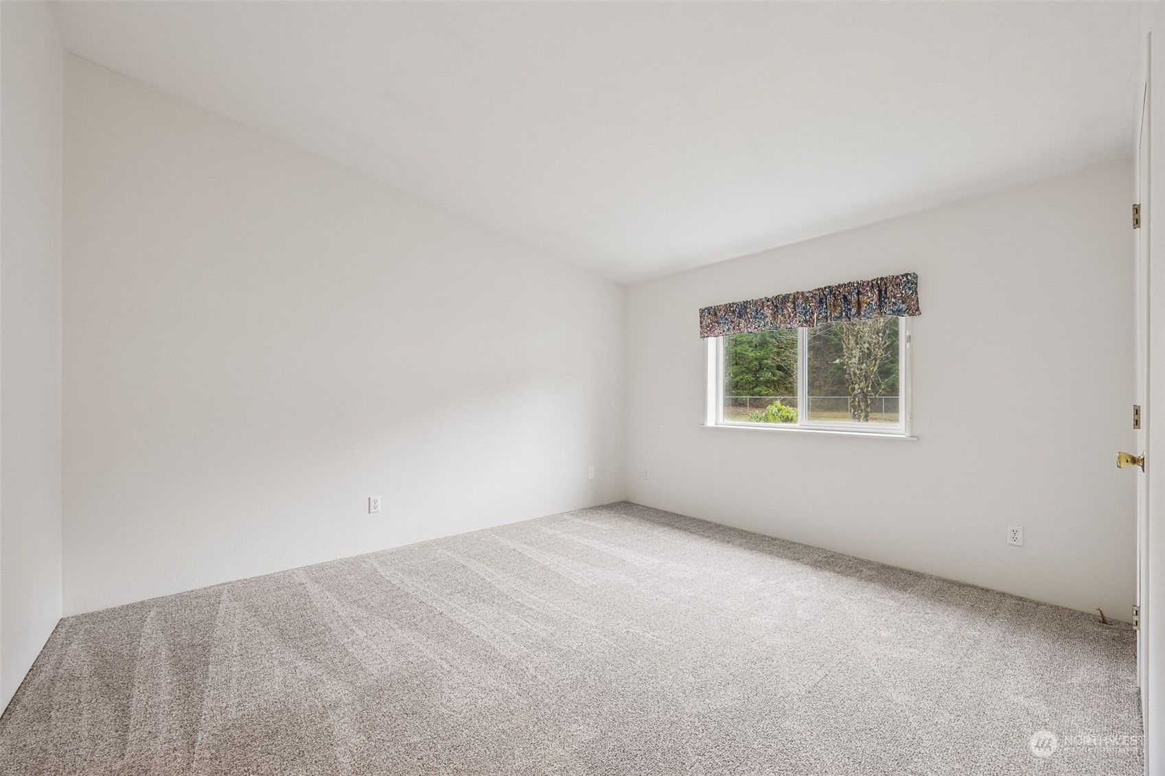 7420 Rainier Road Southeast Olympia, WA 98513 - Photo 20 of 30 Gallery Image 20