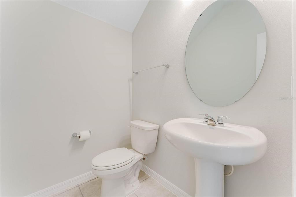 9592 Starling Loop Leesburg, FL 34788 - Photo 14 of 34 a bathroom with a toilet sink and mirror