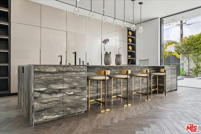 $32,500 | 213 South La Peer Drive, Beverly Hills, CA 90211