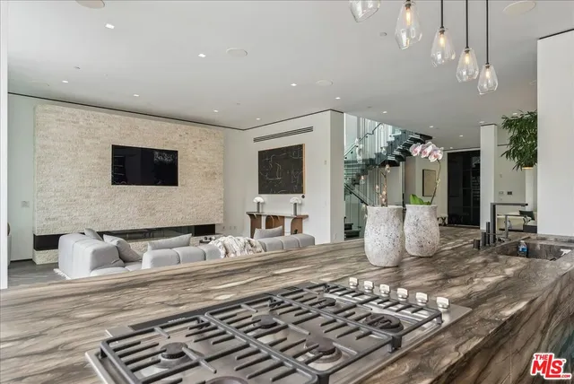 $32,500 | 213 South La Peer Drive, Beverly Hills, CA 90211