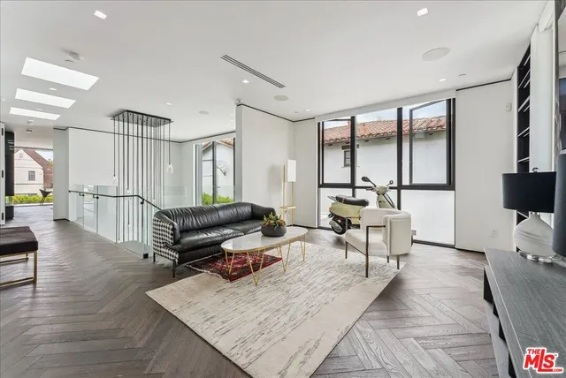 $32,500 | 213 South La Peer Drive, Beverly Hills, CA 90211