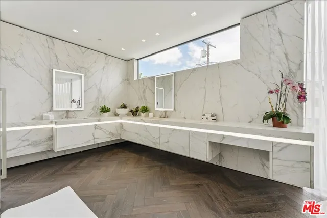 $32,500 | 213 South La Peer Drive, Beverly Hills, CA 90211