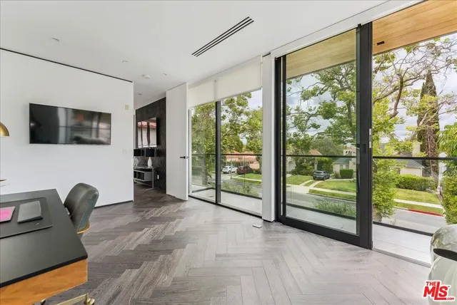 $32,500 | 213 South La Peer Drive, Beverly Hills, CA 90211