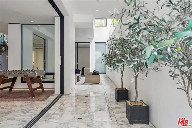 $32,500 | 213 South La Peer Drive, Beverly Hills, CA 90211