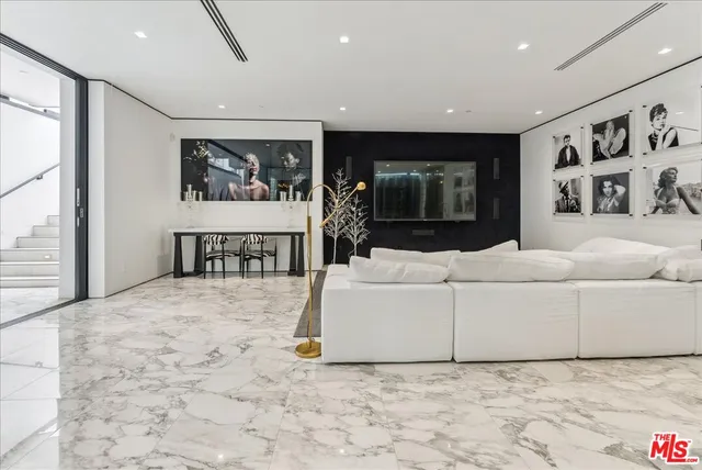 $32,500 | 213 South La Peer Drive, Beverly Hills, CA 90211