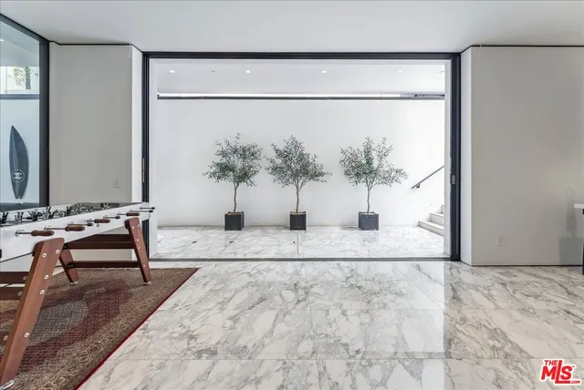 $32,500 | 213 South La Peer Drive, Beverly Hills, CA 90211