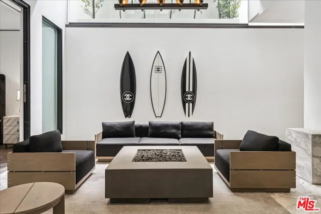 $32,500 | 213 South La Peer Drive, Beverly Hills, CA 90211